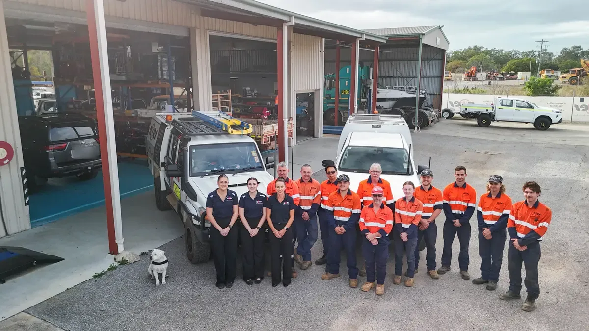 The full ACES team lined up at the Gladstone workshop