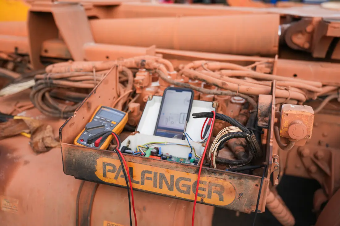 Electrical testing on a vehicle-mounted crane